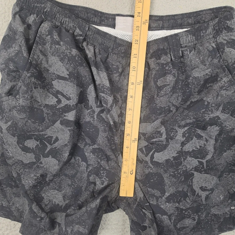 Columbia PFG Performance Fishing Gear Shorts Mens Large Omni-Shade Shark Print